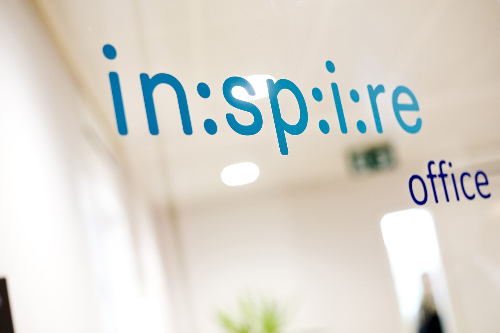 inspire Schriftzug im Salzburger Institut